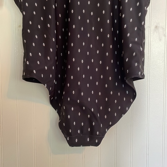 OLD NAVY Front Cutout One-Piece Swim Bathing Suit Geometric Print Size 2X NWT - Picture 9 of 13
